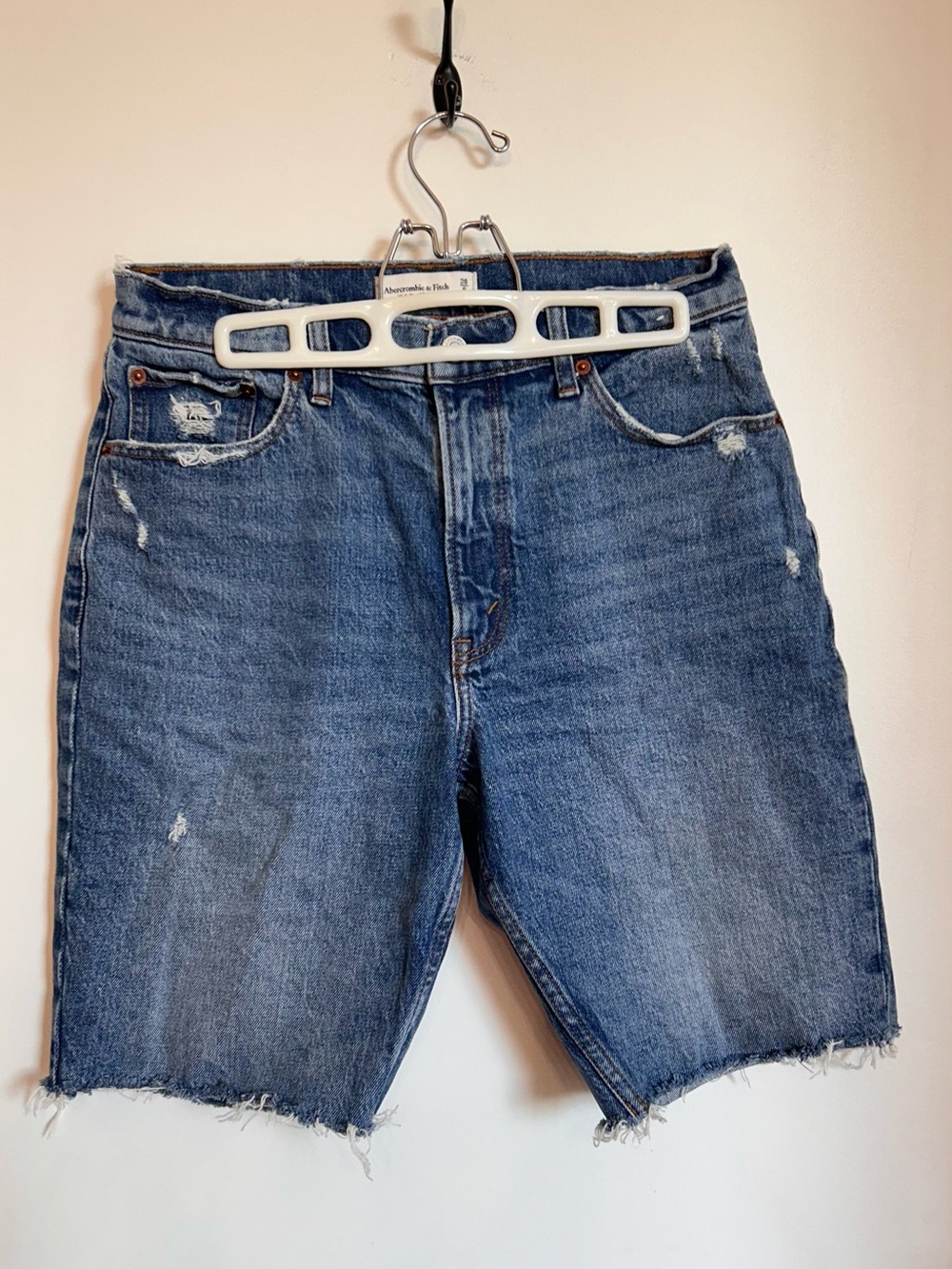 ABERCROMBIE & FITCH HIGH RISE 9” SHORT DISTRESSED DENIM SHORTS